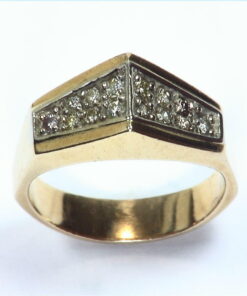 Diamond's Engagement Ring set in a nice 14 kt Yellow Gold Simple Design