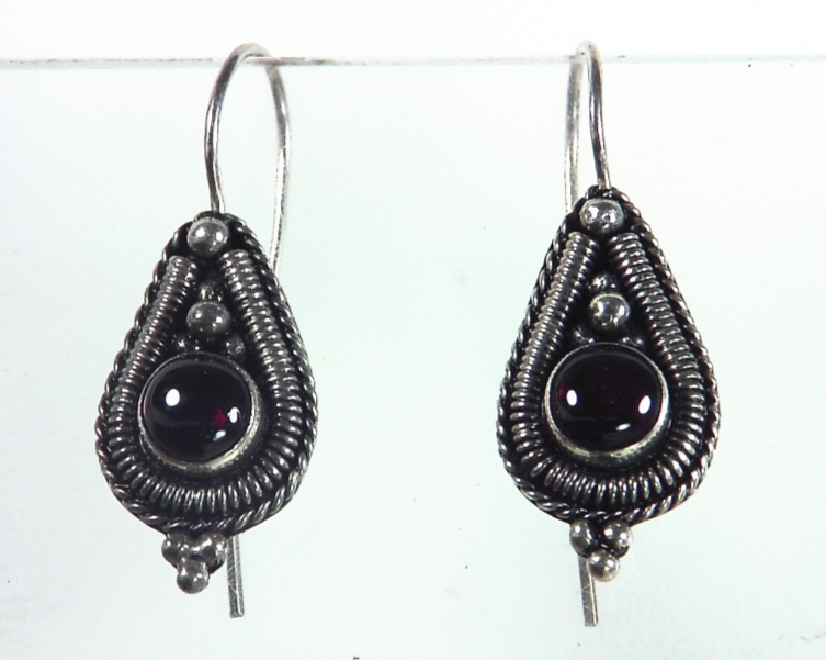 Garnet Cabasson Set in Sterling Silver Earring, 862 - Image 5