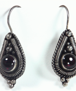 Garnet Cabasson Set in Sterling Silver Earring, 862