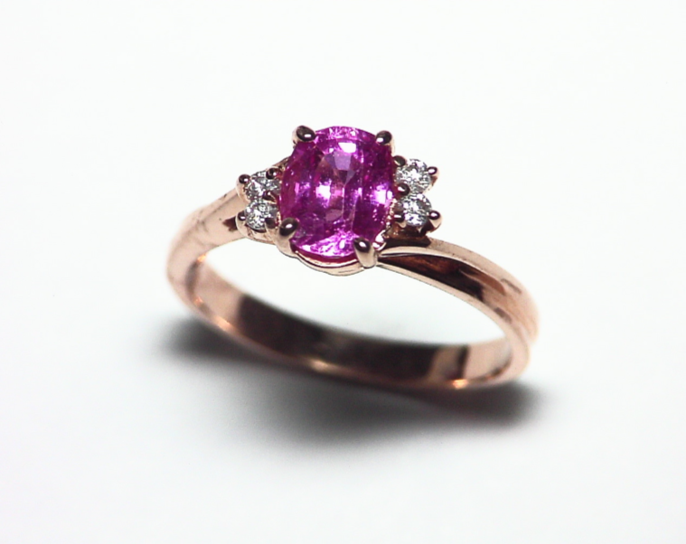 Pink Sapphire 14 kt Gold Engagement Ring in a Simple Design RFK346
